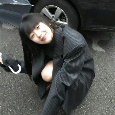 与一位女士合影